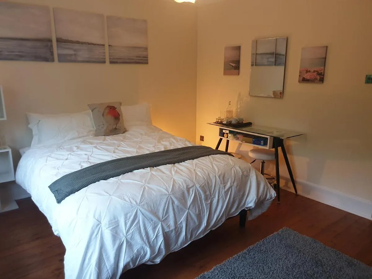 Little Robin Gate - Free Parking - Central - 10 Min Walk To Train Station Bornemouth Maison d'hôtes