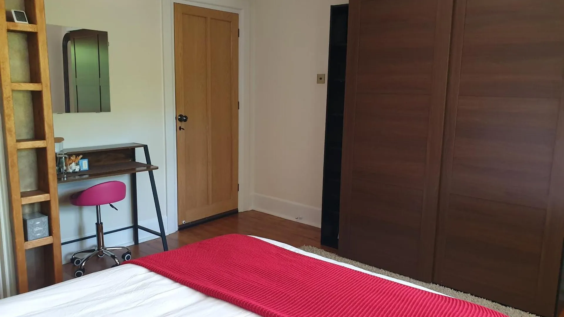 Little Robin Gate - Free Parking - Central - 10 Min Walk To Train Station ボーンマス ゲストハウス
